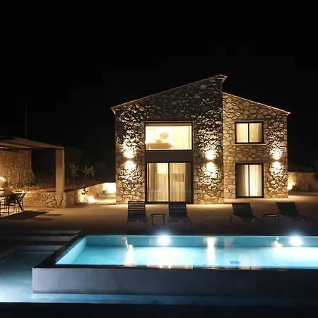 Izel Villa Skinária